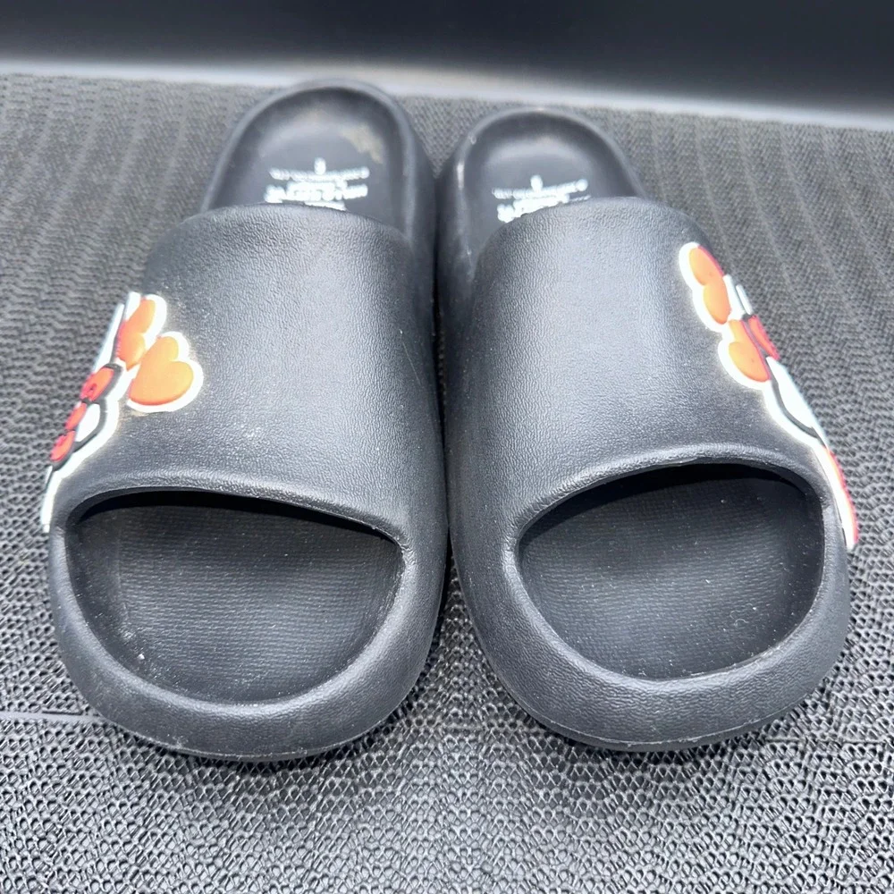 Sanrio Hello Kitty Black Slide Sandals Winking Hearts Girls Size 6 3613143 S25